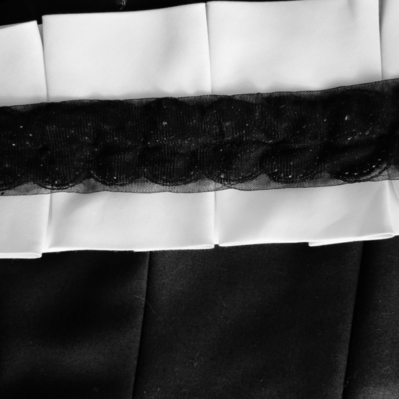 Giambattista Valli Paris Black & Ivory Pleated Ruffle Sheer Illusion Dress - Picture 4 of 5